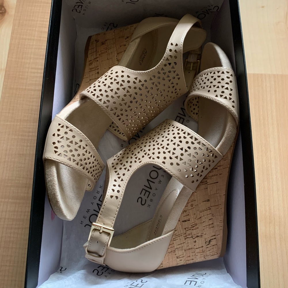 CLOSET CLOSING - OFFERS WELCOME! Jones New York Sandals